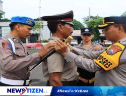 Kapolres Tuban Memberikan Kenaikan Pangkat Pengabdian Kepada Personelnya