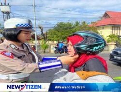 Sikap Humanis Polwan Ditlantas: Memakaikan Helm sebagai Langkah Keselamatan