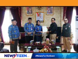 KPU Gorut Serahkan Dokumen Anggota DPRD Terpilih kepada Pj Bupati untuk Persiapan Pelantikan