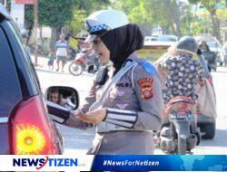 Polda Gorontalo Ajak Masyarakat Tingkatkan Keselamatan Berlalu Lintas Lewat Pembagian Stiker Operasi Patuh Otanaha 2024