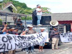Puluhan Warga Baktirasa Gelar Unjuk Rasa, Tuntut Transparansi APBDes dan Pemecatan Kepala Desa