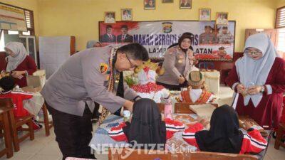 Polres Lampung Selatan Gelar Program ‘Jumat Berkah’ Bagikan Makanan Bergizi untuk Siswa SDN 4 Kalianda