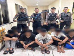 Aksi Sigap Tim Patroli Perintis Presisi Polres Jakbar Bubarkan Aksi Tawuran Di Grogol Petamburan, Puluhan Remaja dan Sajam Diamankan