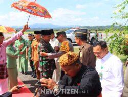 Pererat Sinergi TNI-Polri, Kapolda Gorontalo Sambut Pangdam XIII/Merdeka di Bandara Djalaludin