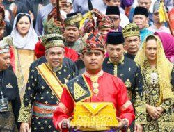 Kapolri Terima Anugerah Adat Ingatan Budi dari LAM Riau: Simbol Kehormatan, Amanah Moral, dan Komitmen Kebangsaan