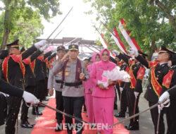 Simbol Kehormatan, Kapolda Gorontalo Disambut Tradisi Pedang Pora