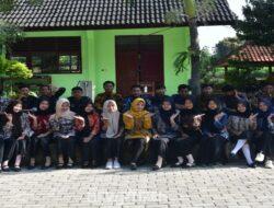 Melestarikan Budaya SMA N 1 Kenduruan Merayakan Hari Batik Nasional