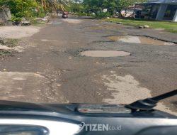 Jalan Rusak Berlubang di Dusun Gedangan Desa Jenggolo, Warga Kritik Slogan “Mbangun Desa Noto Kuto”