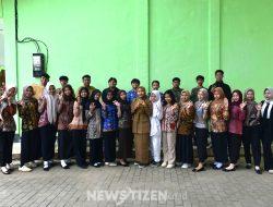 Siswa SMAN 1 Kenduruan Kenakan Kostum Profesi di Momen Hari Pahlawan, Siswi Ini Tiru Gaya Sang Kepala Sekolah