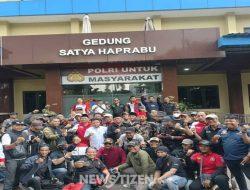 Ratusan Jurnalis Jatim Geruduk Mapolda, Desak Usut Dugaan OTT “Settingan” dan Penangguhan Penahanan Amir